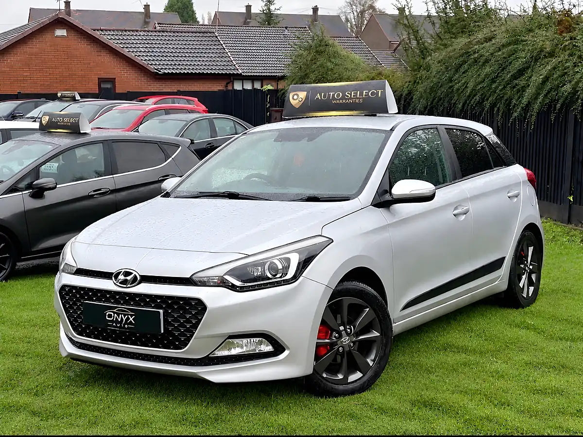 Used 2015 Hyundai i20 Premium Sleek Silver - Interior and Exterior details 4