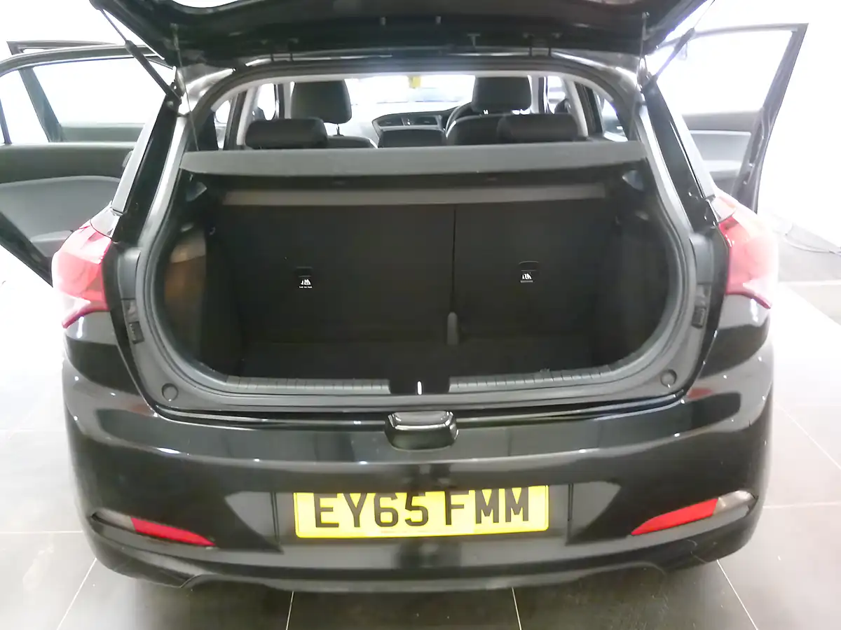 Used 2015 Hyundai i20 S Air Black - Interior and Exterior details 16
