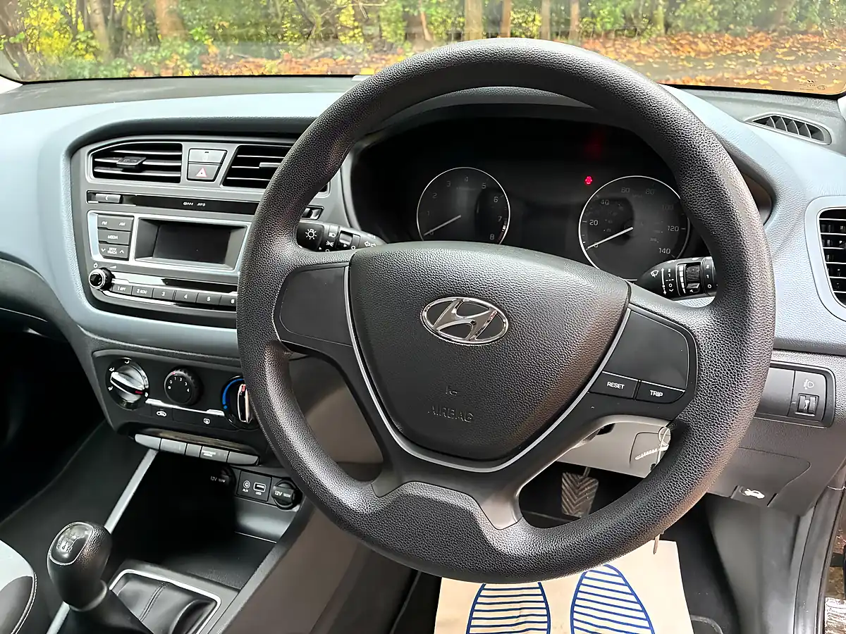 Used 2015 Hyundai I20 S Black - Interior and Exterior details 14