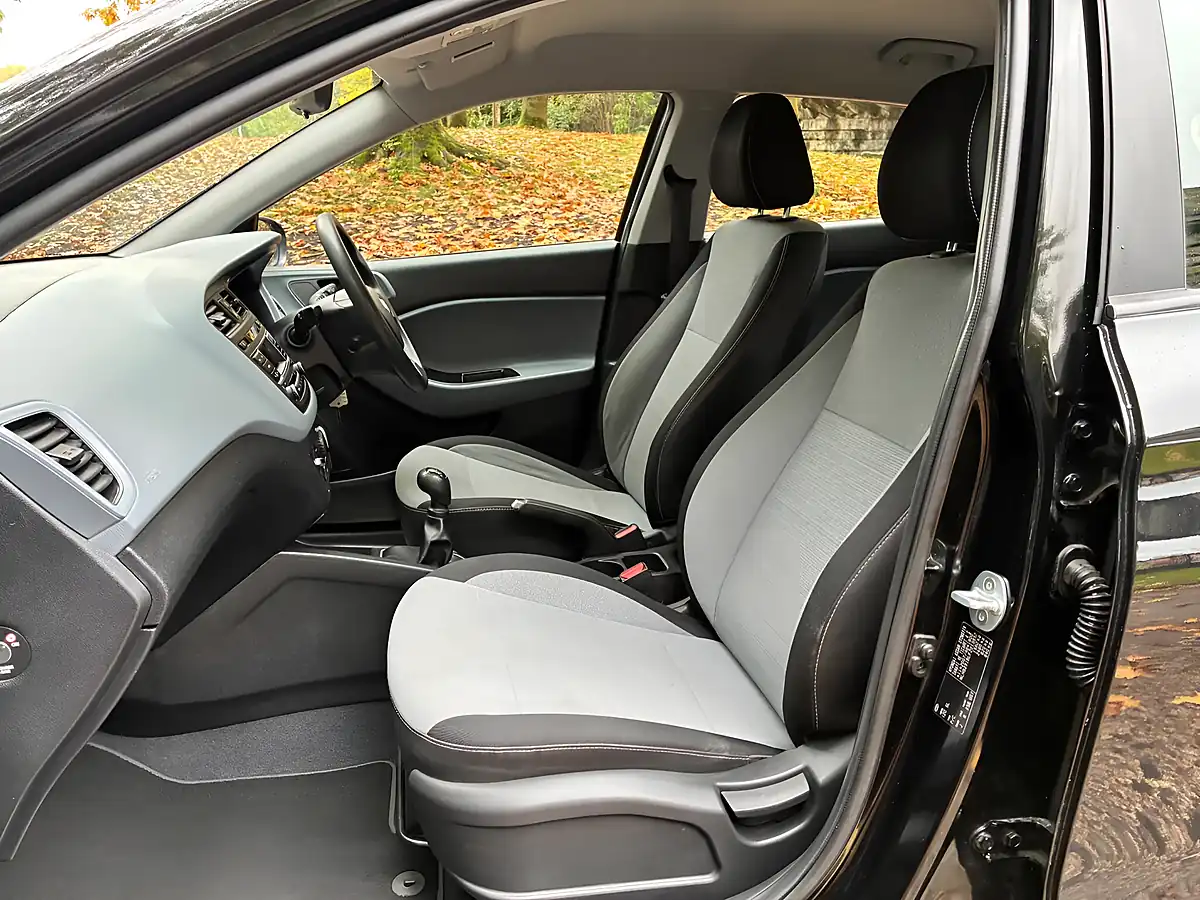 Used 2015 Hyundai I20 S Black - Interior and Exterior details 17