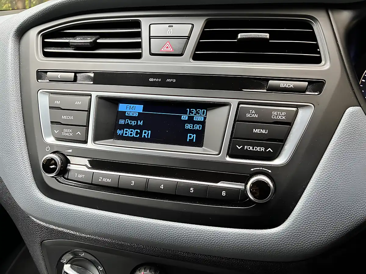 Used 2015 Hyundai I20 S Black - Interior and Exterior details 18