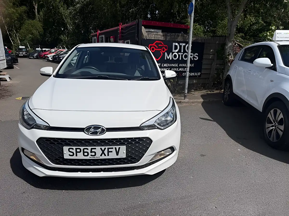 Used 2015 Hyundai I20 S White - Front View