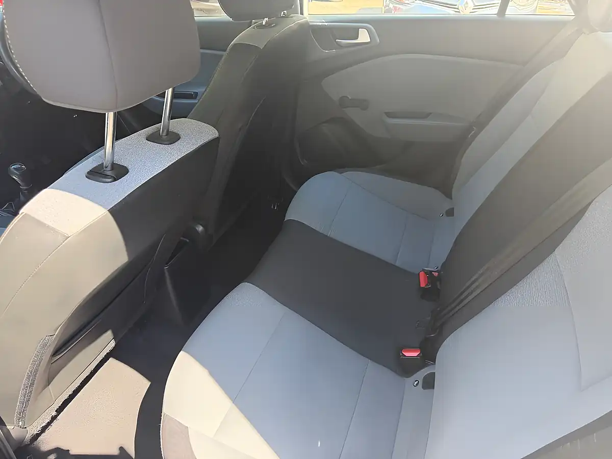 Used 2015 Hyundai I20 S White - Interior and Exterior details 11
