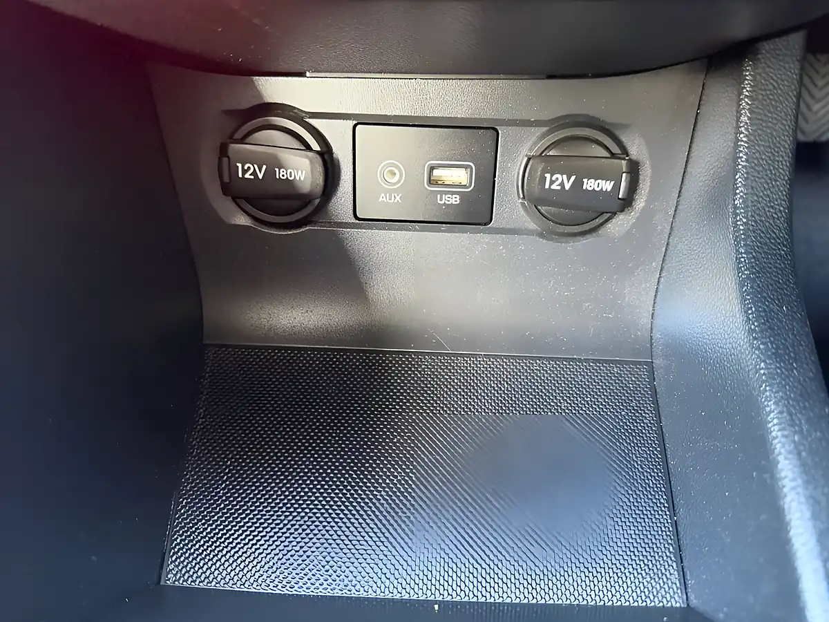 Used 2015 Hyundai I20 S White - Interior and Exterior details 17