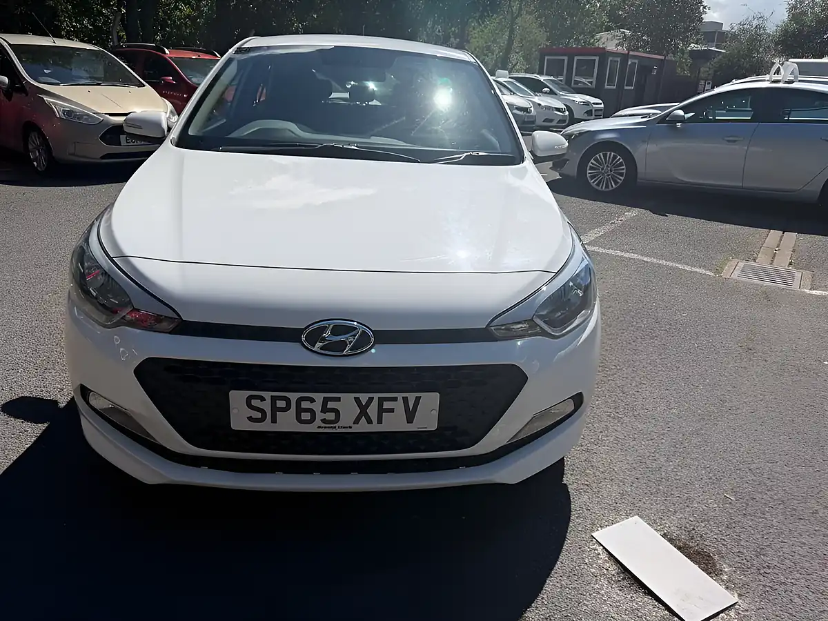 Used 2015 Hyundai I20 S White - Interior and Exterior details 2