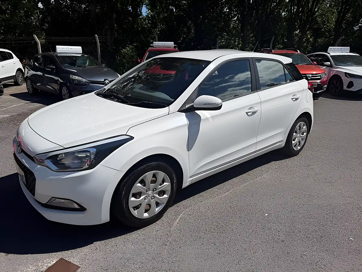 Used 2015 Hyundai I20 S White - Interior and Exterior details 3