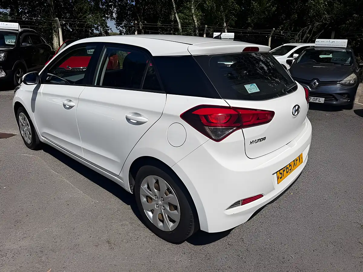 Used 2015 Hyundai I20 S White - Interior and Exterior details 5