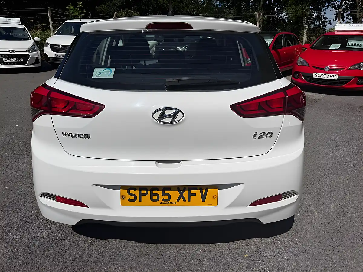Used 2015 Hyundai I20 S White - Interior and Exterior details 6