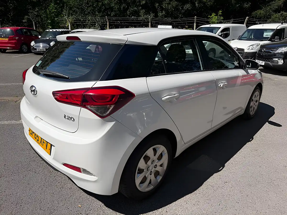 Used 2015 Hyundai I20 S White - Interior and Exterior details 7