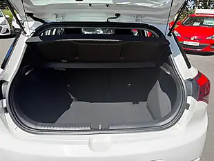 Used 2015 Hyundai I20 S White - Interior and Exterior details 9