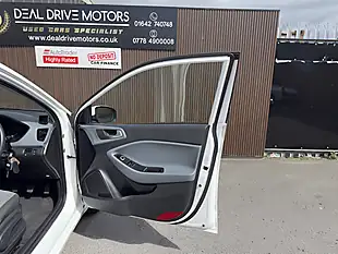 Used 2015 Hyundai i20 S White - Interior and Exterior details 10