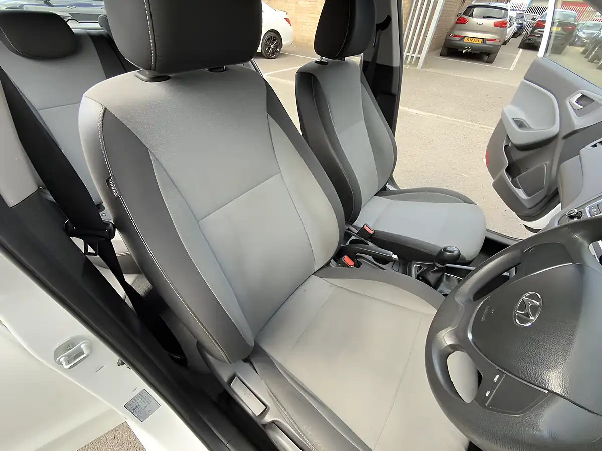 Used 2015 Hyundai i20 S White - Interior and Exterior details 13