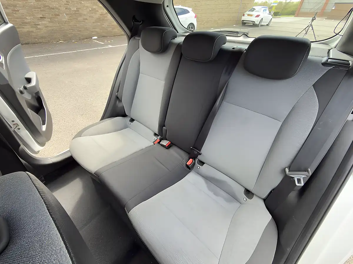 Used 2015 Hyundai i20 S White - Interior and Exterior details 17