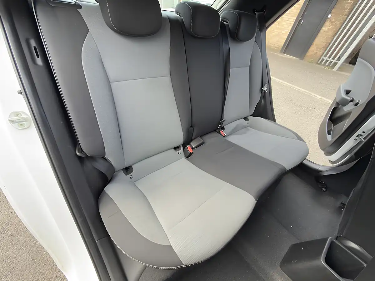 Used 2015 Hyundai i20 S White - Interior and Exterior details 18