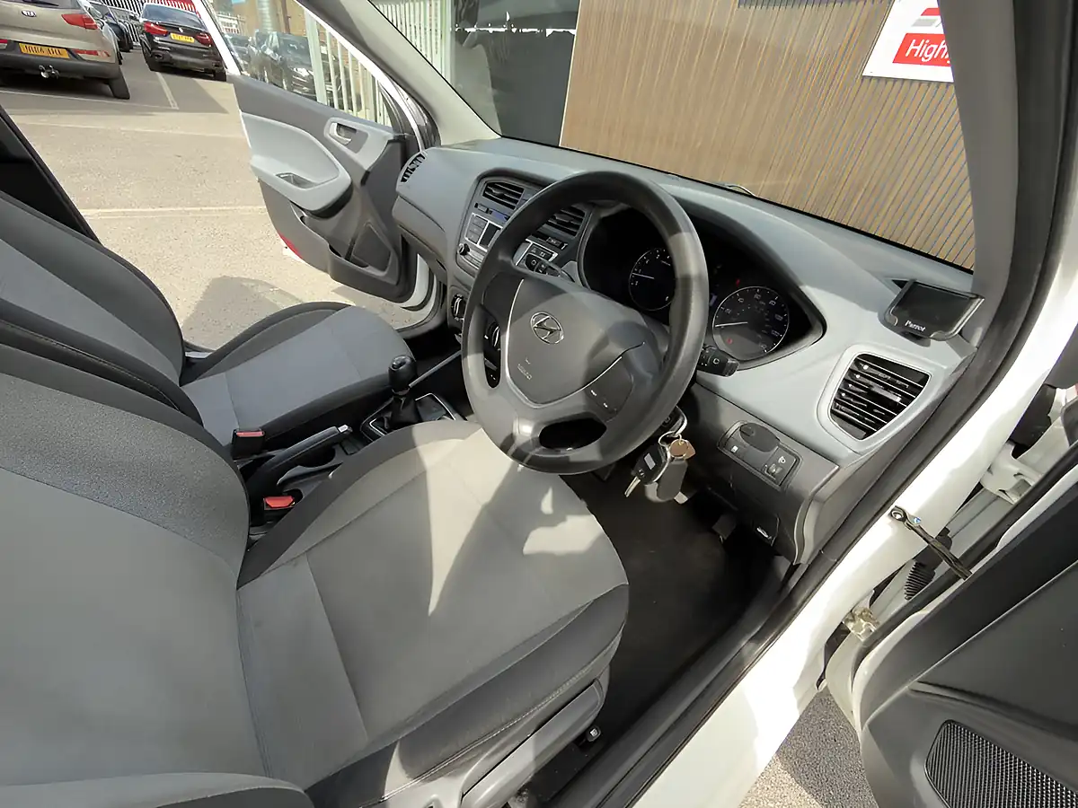 Used 2015 Hyundai i20 S White - Interior and Exterior details 19