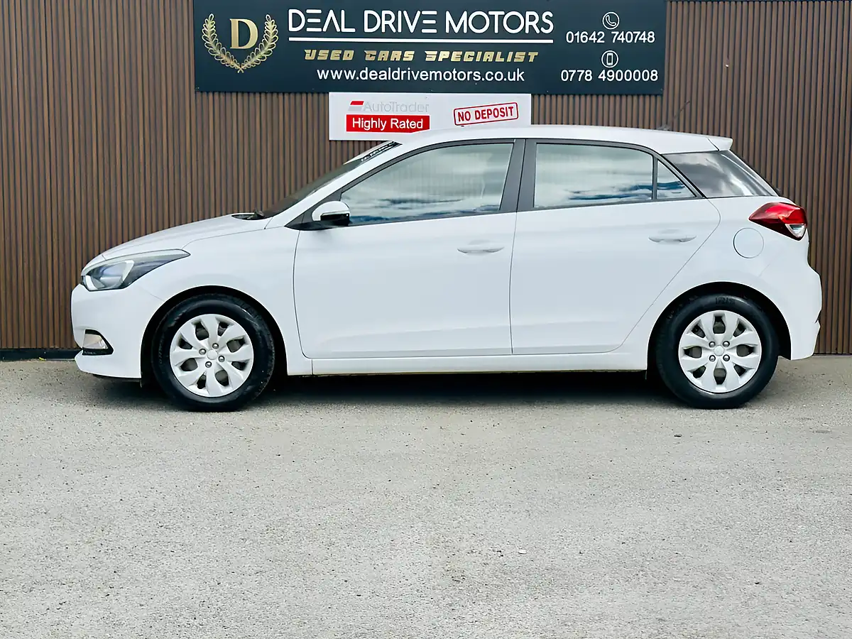 Used 2015 Hyundai i20 S White - Interior and Exterior details 4