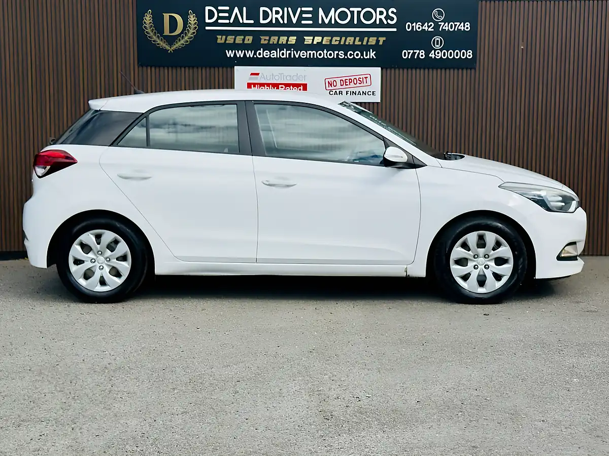 Used 2015 Hyundai i20 S White - Interior and Exterior details 7