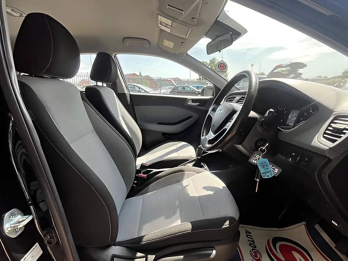Used 2015 Hyundai I20 Se Black - Interior and Exterior details 5