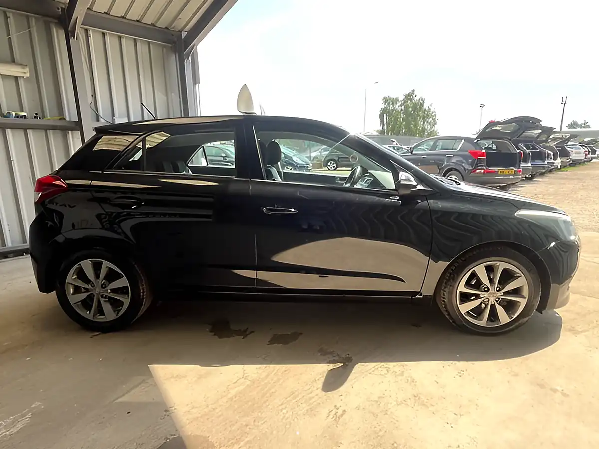 Used 2015 Hyundai I20 Se Black - Interior and Exterior details 7