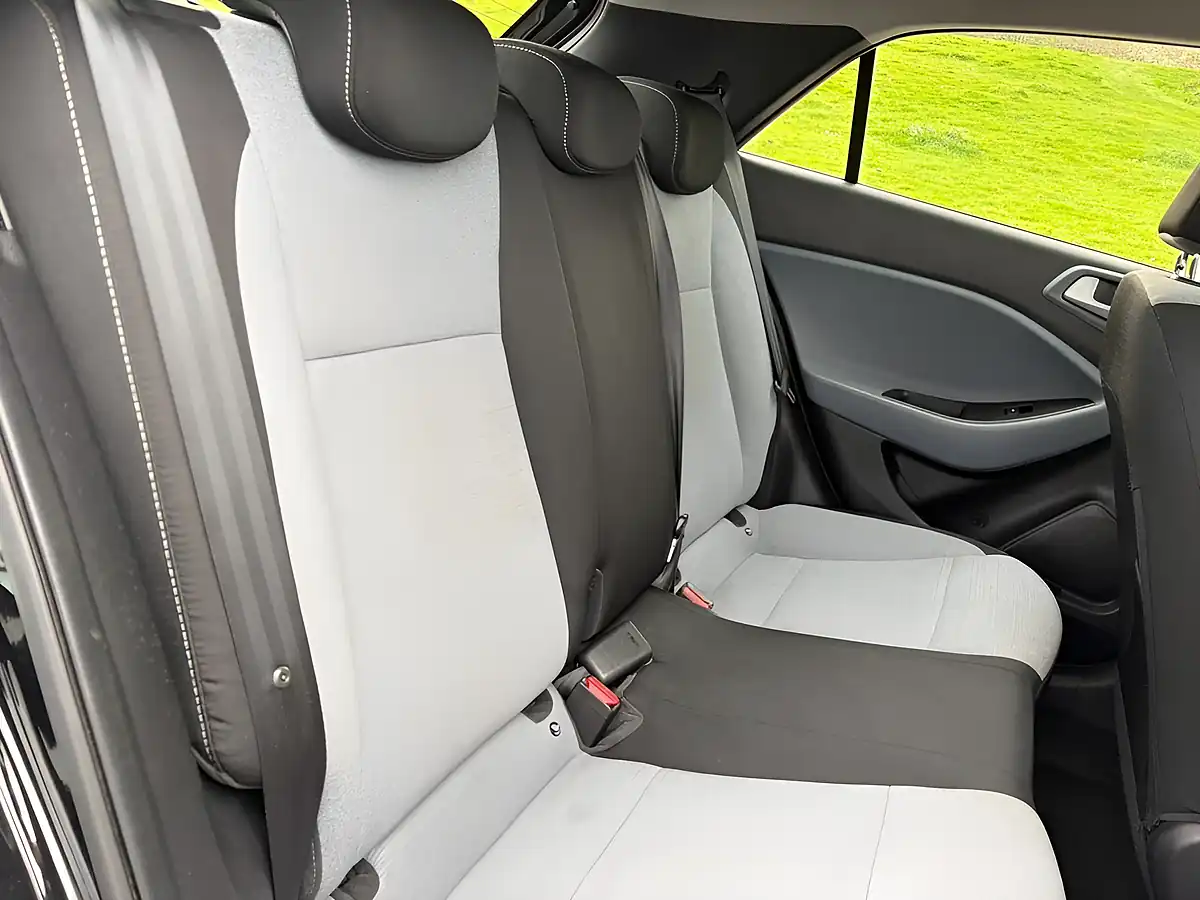 Used 2015 Hyundai i20 Se Black - Interior and Exterior details 13