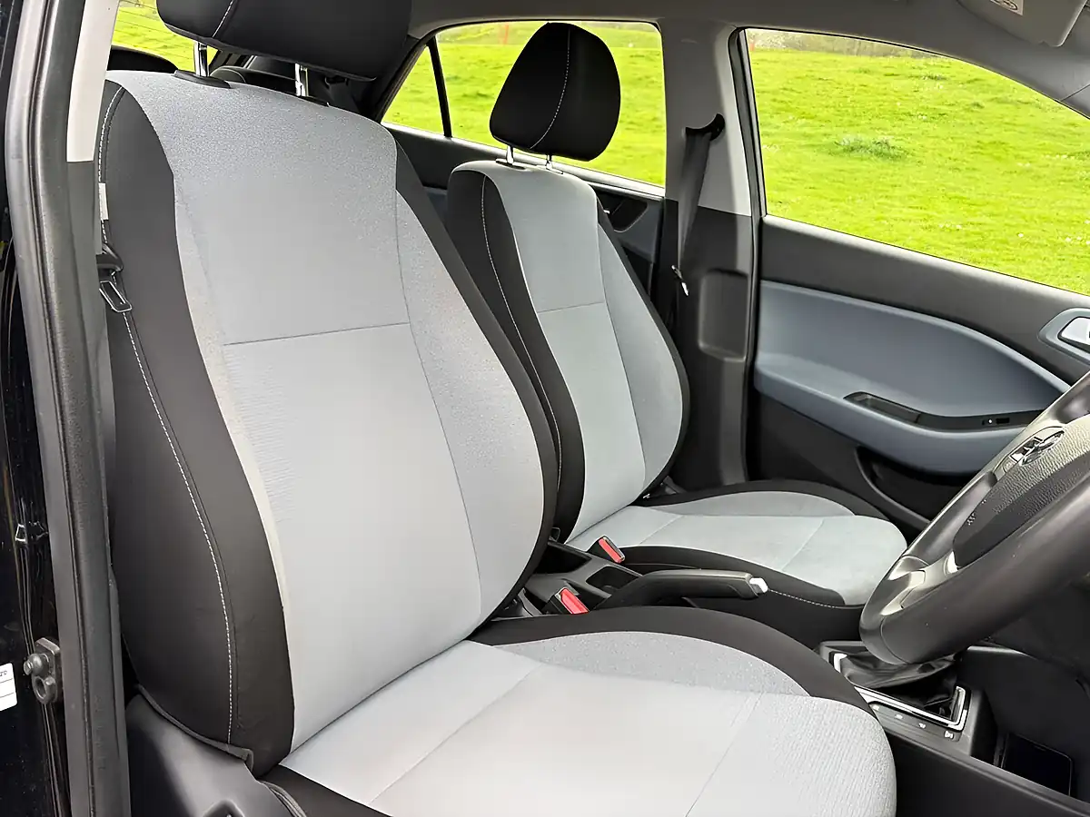 Used 2015 Hyundai i20 Se Black - Interior and Exterior details 14