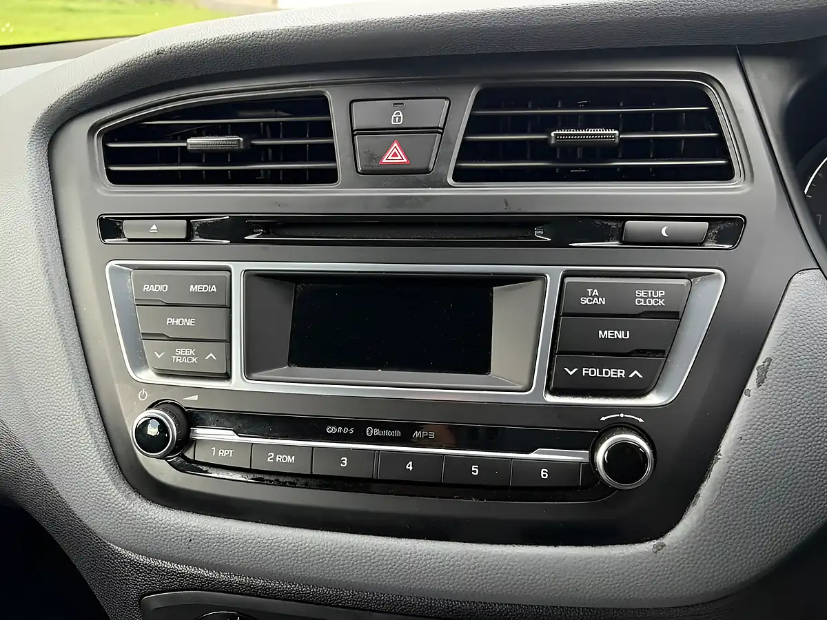 Used 2015 Hyundai i20 Se Black - Interior and Exterior details 20