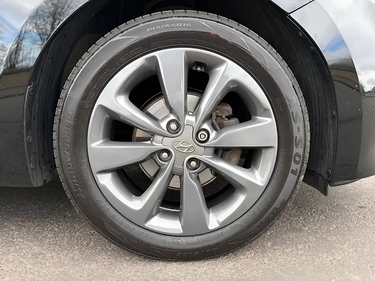 Used 2015 Hyundai i20 Se Black - Interior and Exterior details 8