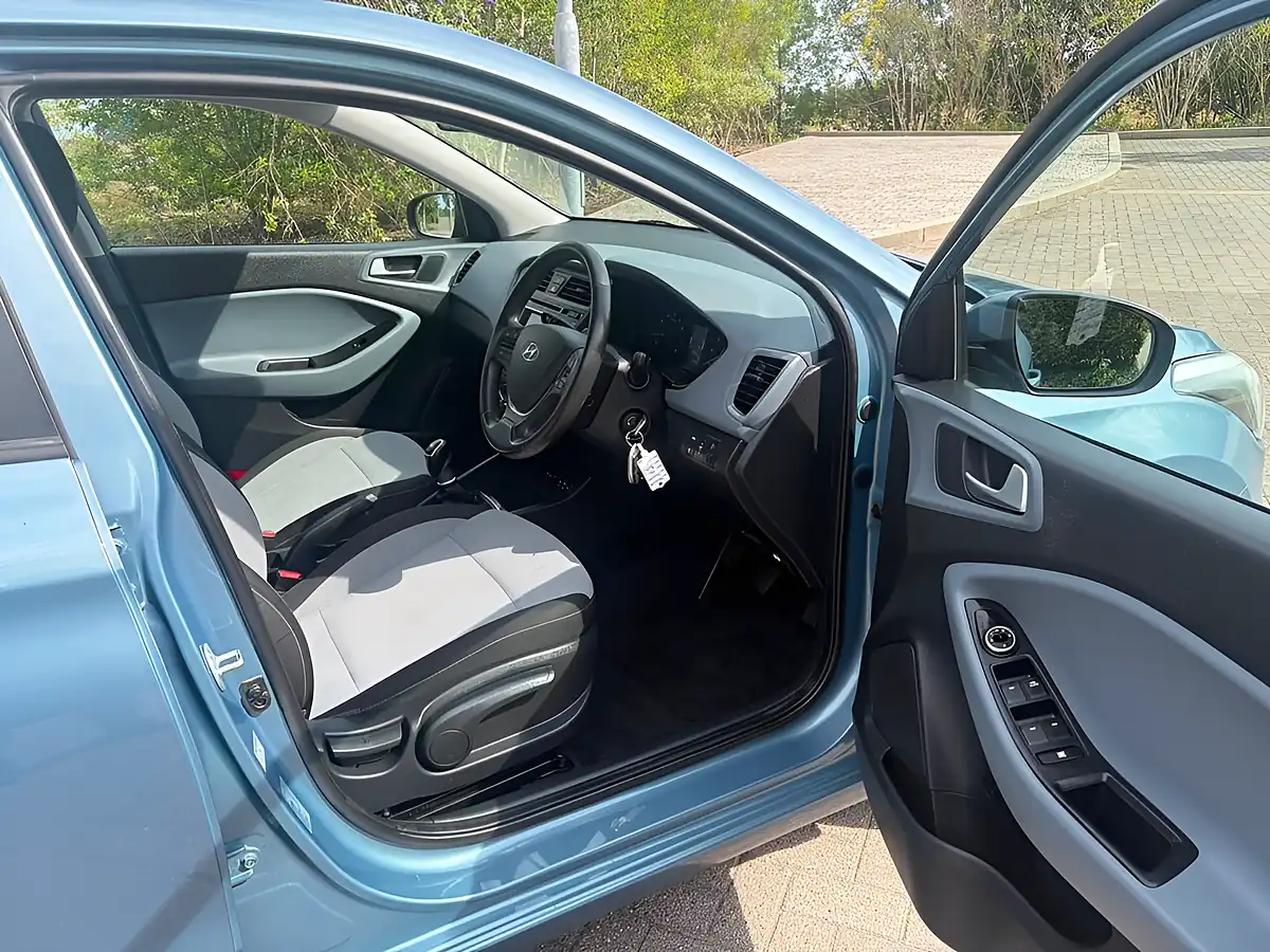 Used 2015 Hyundai I20 Se Blue - Interior and Exterior details 12