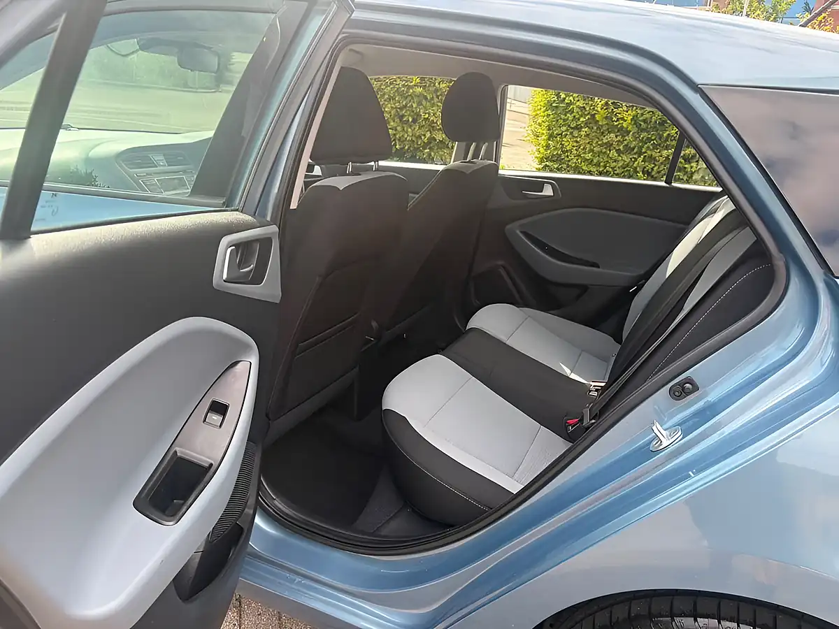 Used 2015 Hyundai I20 Se Blue - Interior and Exterior details 14