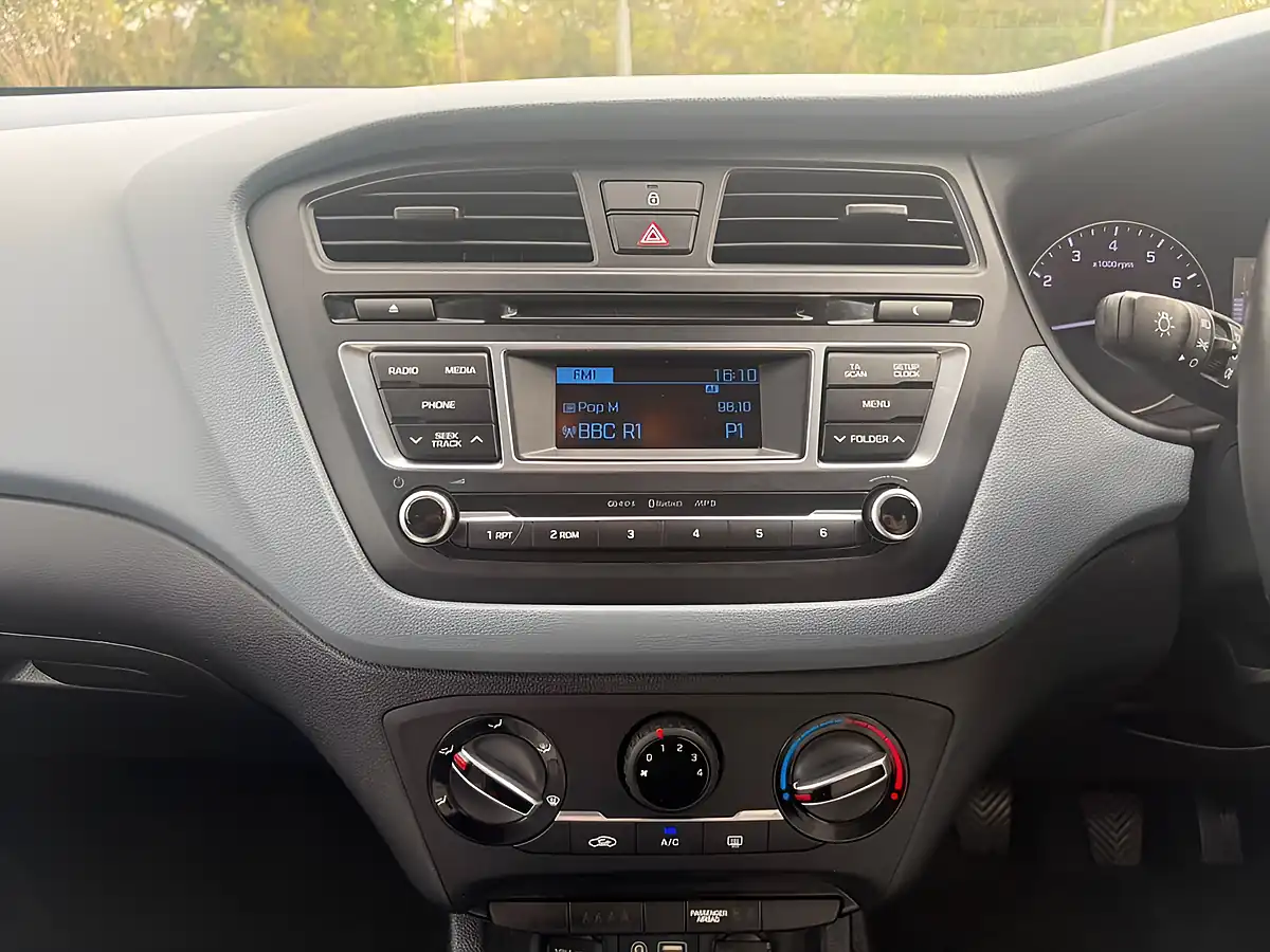 Used 2015 Hyundai I20 Se Blue - Interior and Exterior details 17