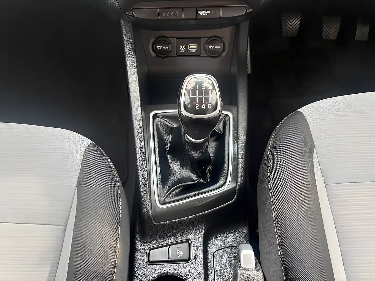 Used 2015 Hyundai I20 Se Blue - Interior and Exterior details 18