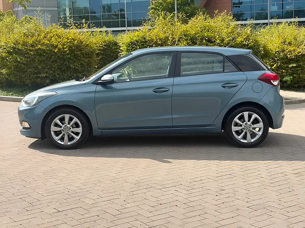 Used 2015 Hyundai I20 Se Blue - Interior and Exterior details 4