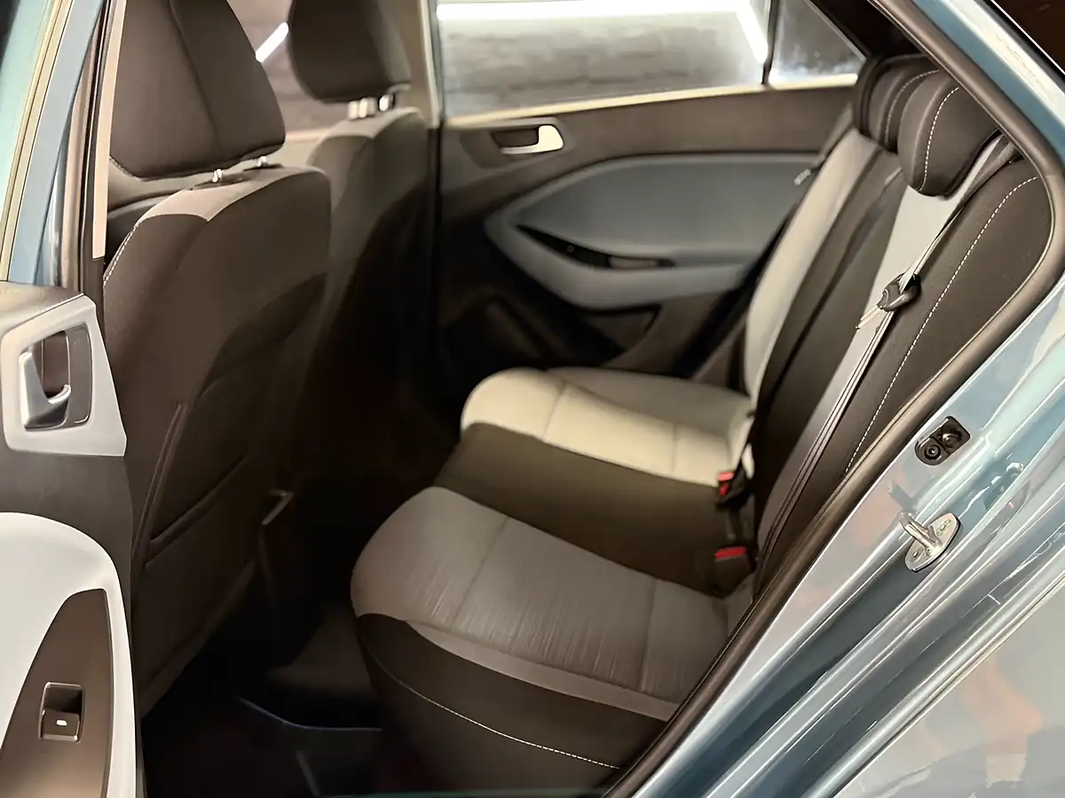 Used 2015 Hyundai I20 Se Blue - Interior and Exterior details 10