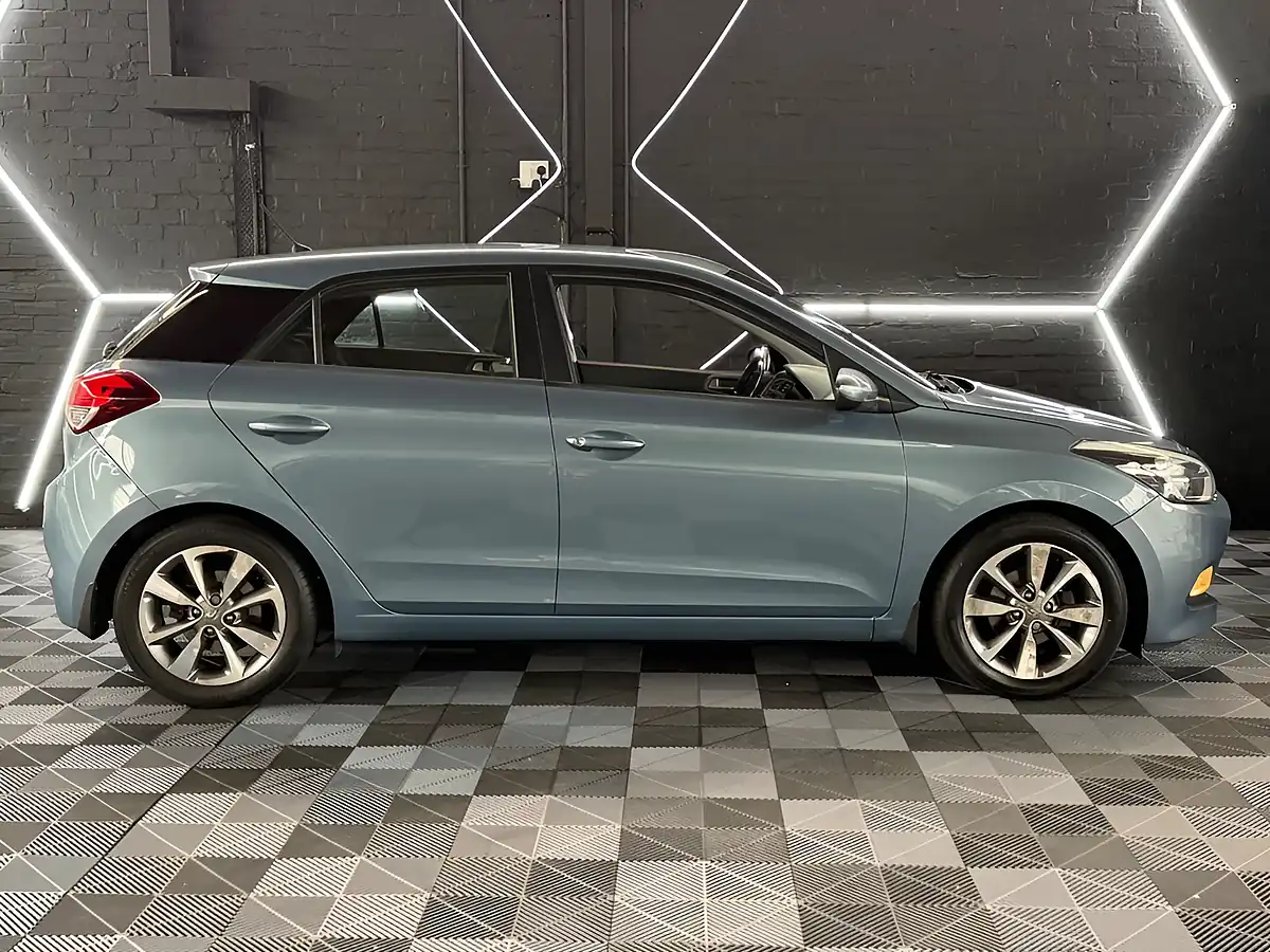 Used 2015 Hyundai I20 Se Blue - Interior and Exterior details 16
