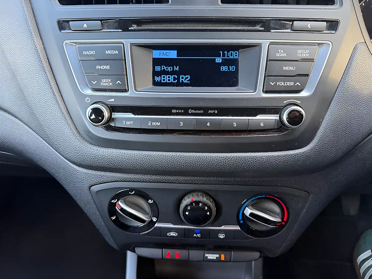 Used 2015 Hyundai I20 Se Coupe Black - Interior and Exterior details 11