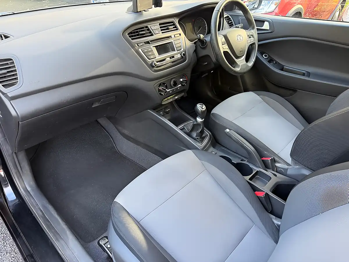 Used 2015 Hyundai I20 Se Coupe Black - Interior and Exterior details 14