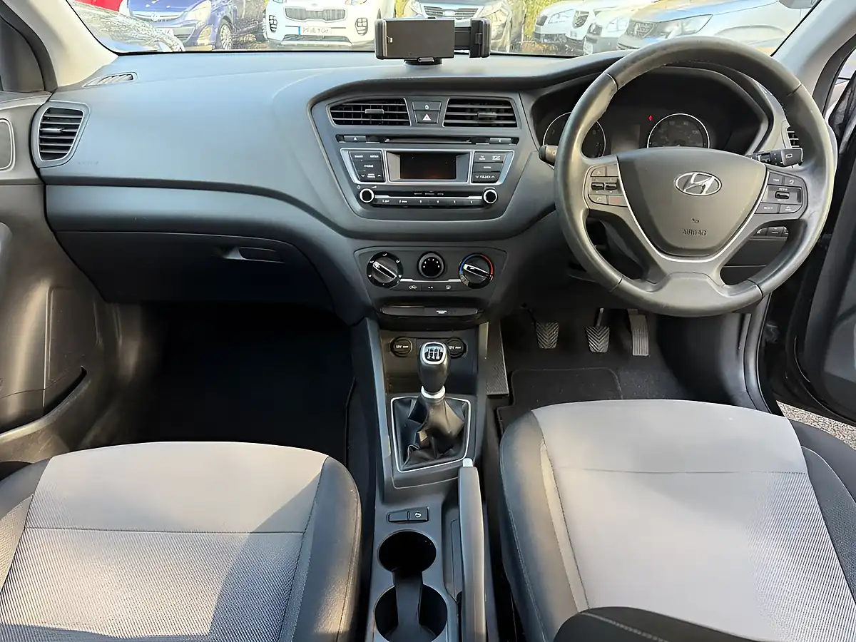 Used 2015 Hyundai I20 Se Coupe Black - Interior and Exterior details 15