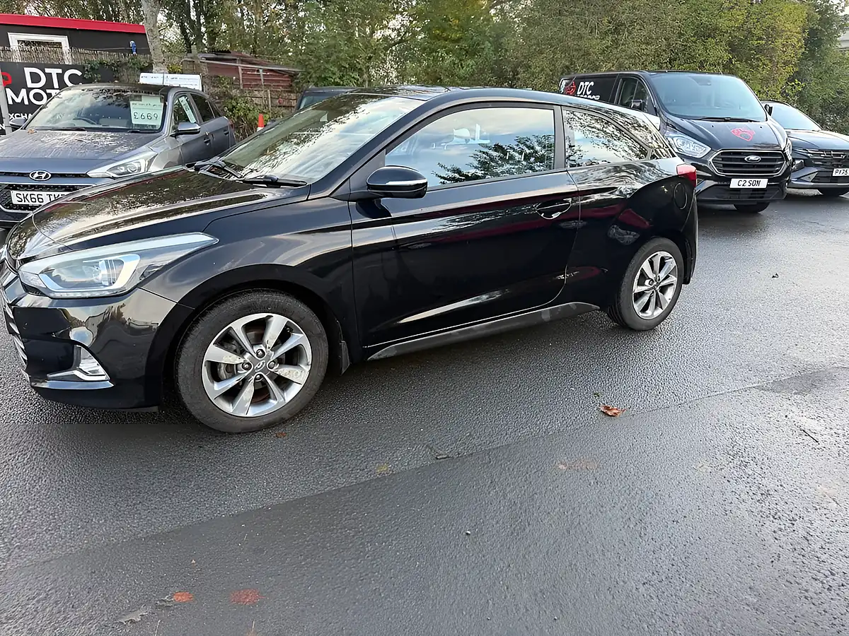 Used 2015 Hyundai I20 Se Coupe Black - Interior and Exterior details 4