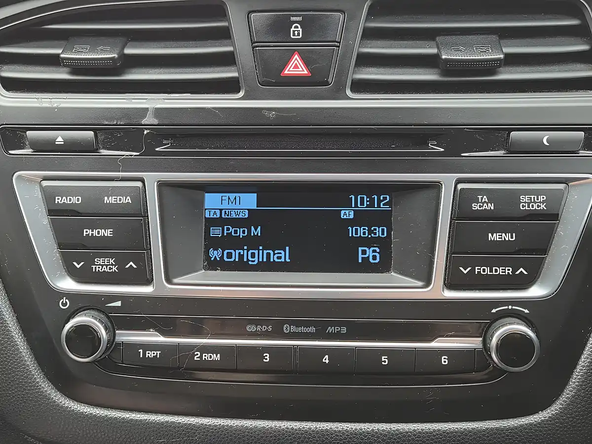 Used 2015 Hyundai I20 Se Orange - Interior and Exterior details 11