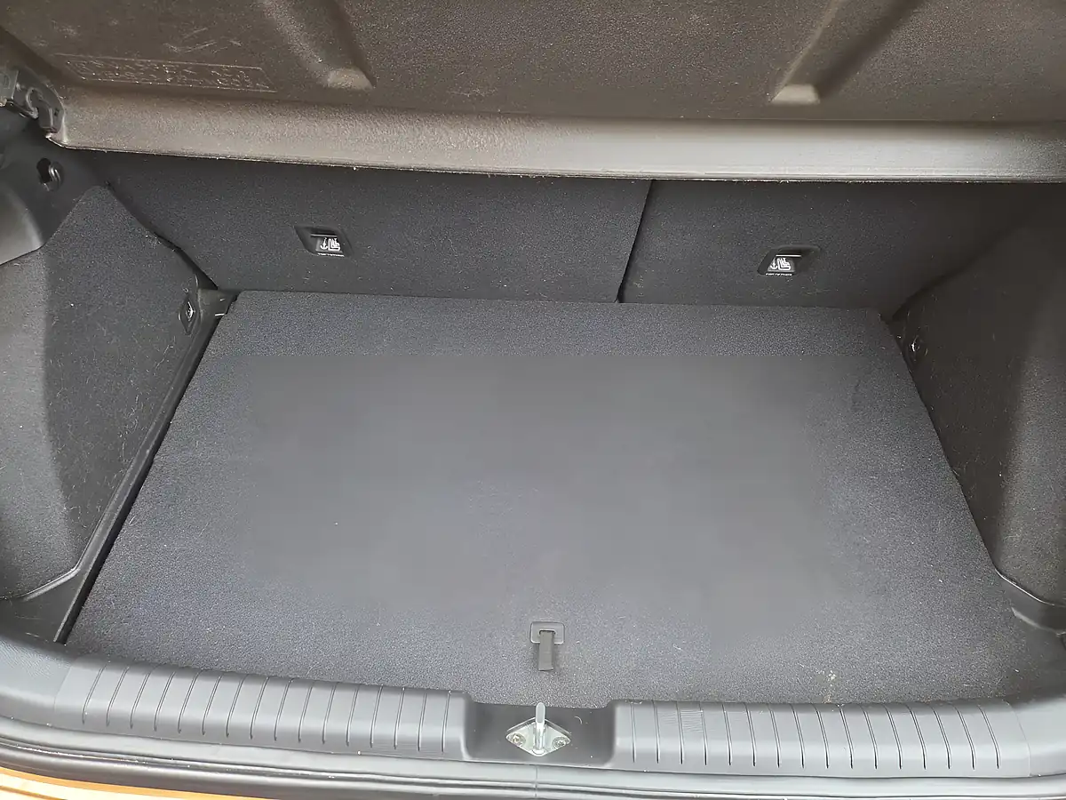 Used 2015 Hyundai I20 Se Orange - Interior and Exterior details 16