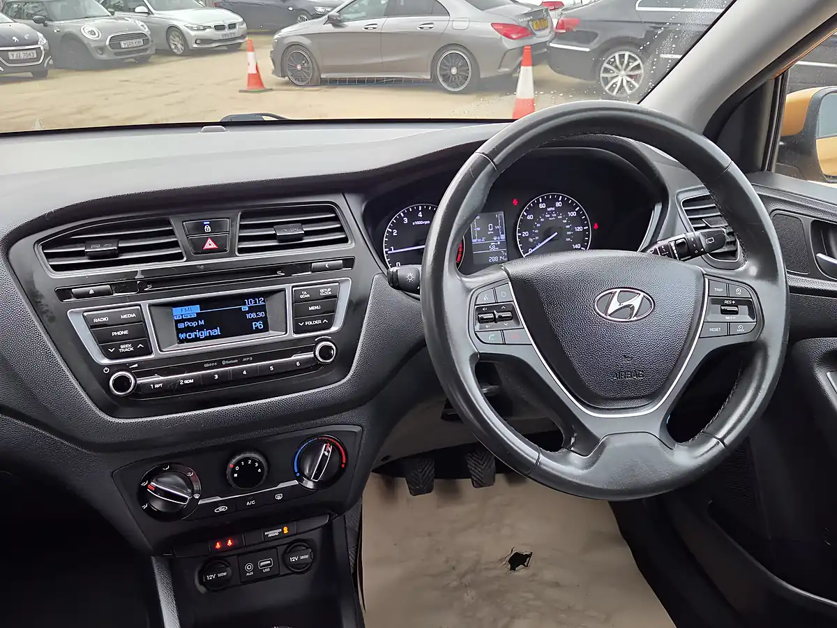 Used 2015 Hyundai I20 Se Orange - Interior and Exterior details 7