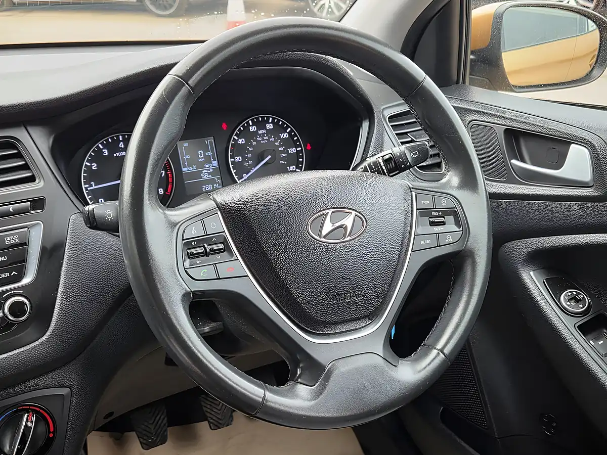 Used 2015 Hyundai I20 Se Orange - Interior and Exterior details 8