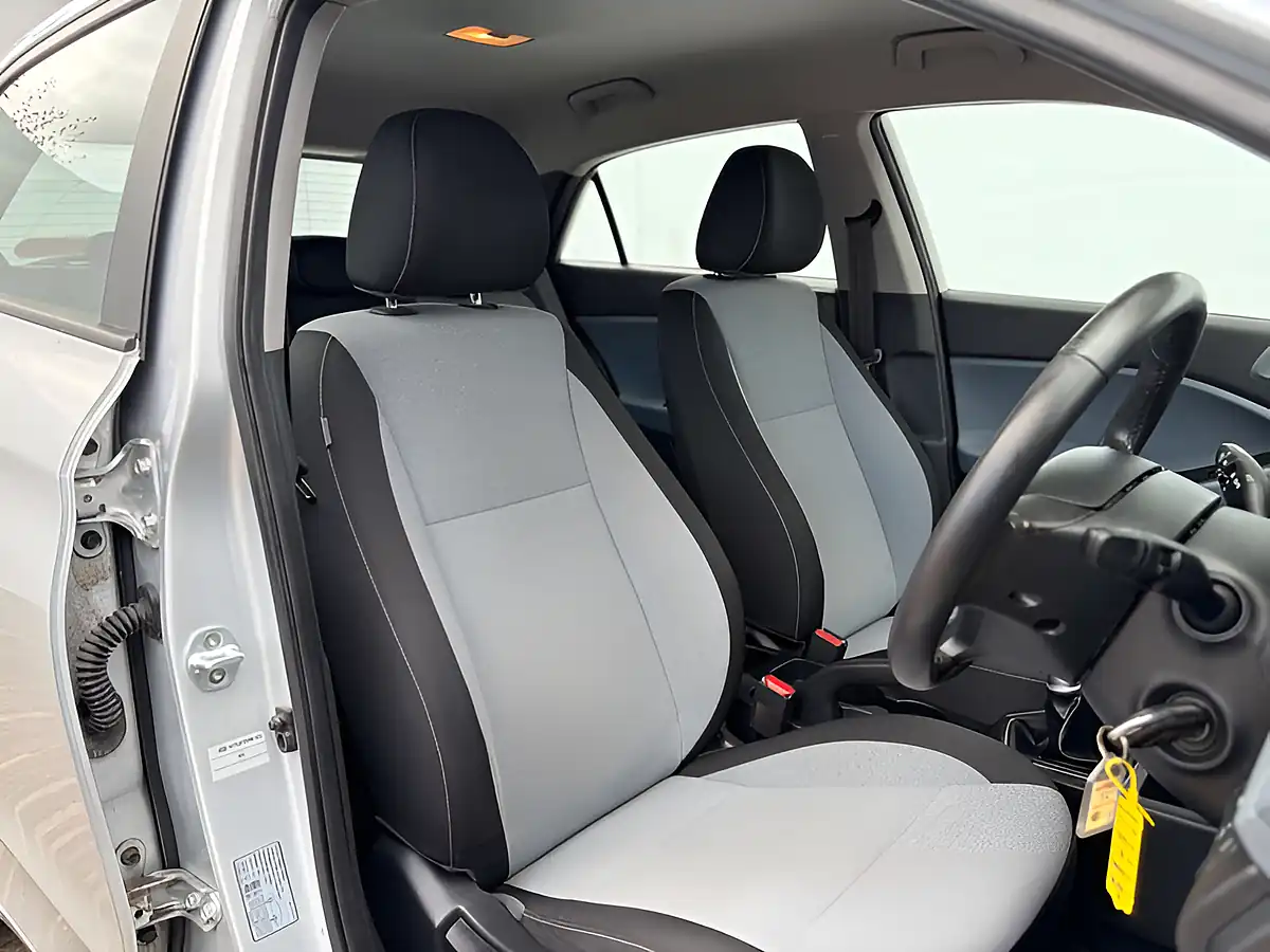 Used 2015 Hyundai i20 Se Sleek Silver - Interior and Exterior details 10