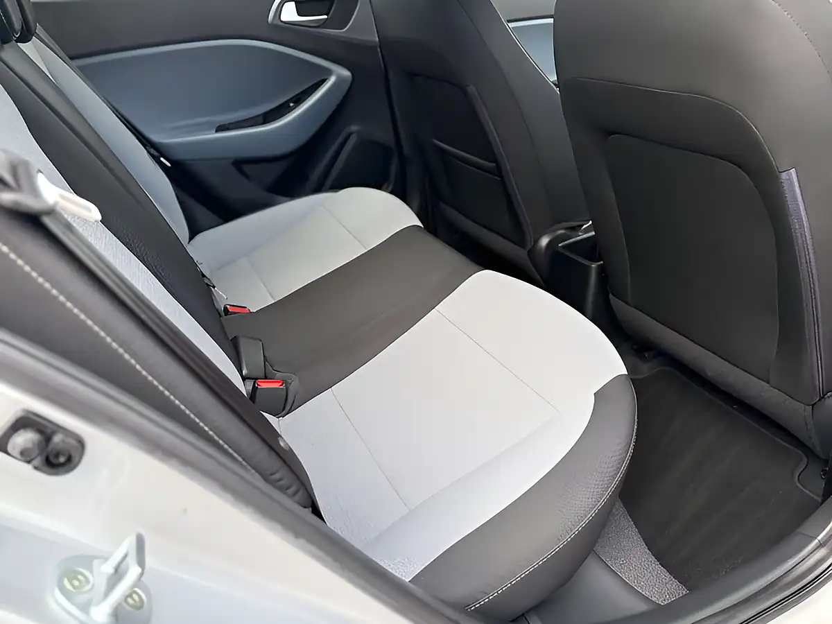 Used 2015 Hyundai i20 Se Sleek Silver - Interior and Exterior details 11