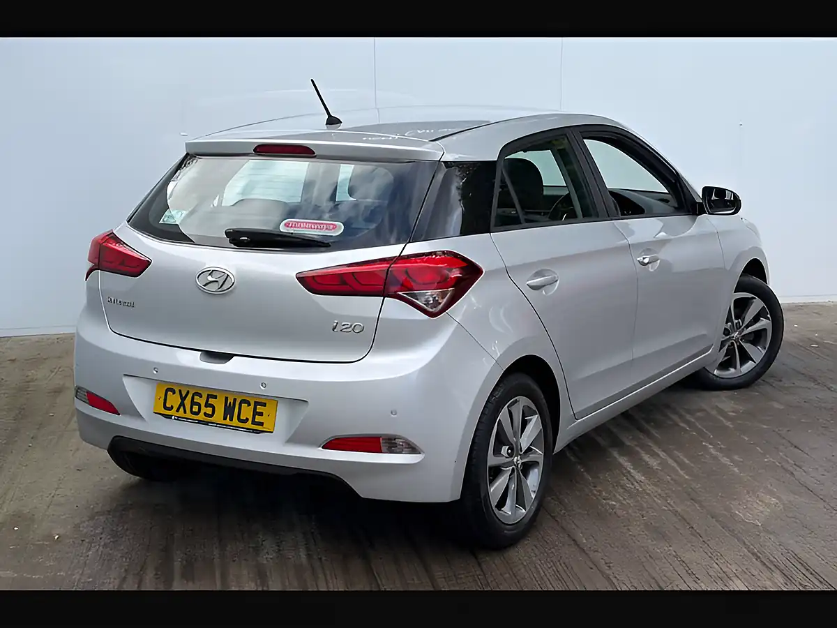 Used 2015 Hyundai i20 Se Sleek Silver - Interior and Exterior details 12