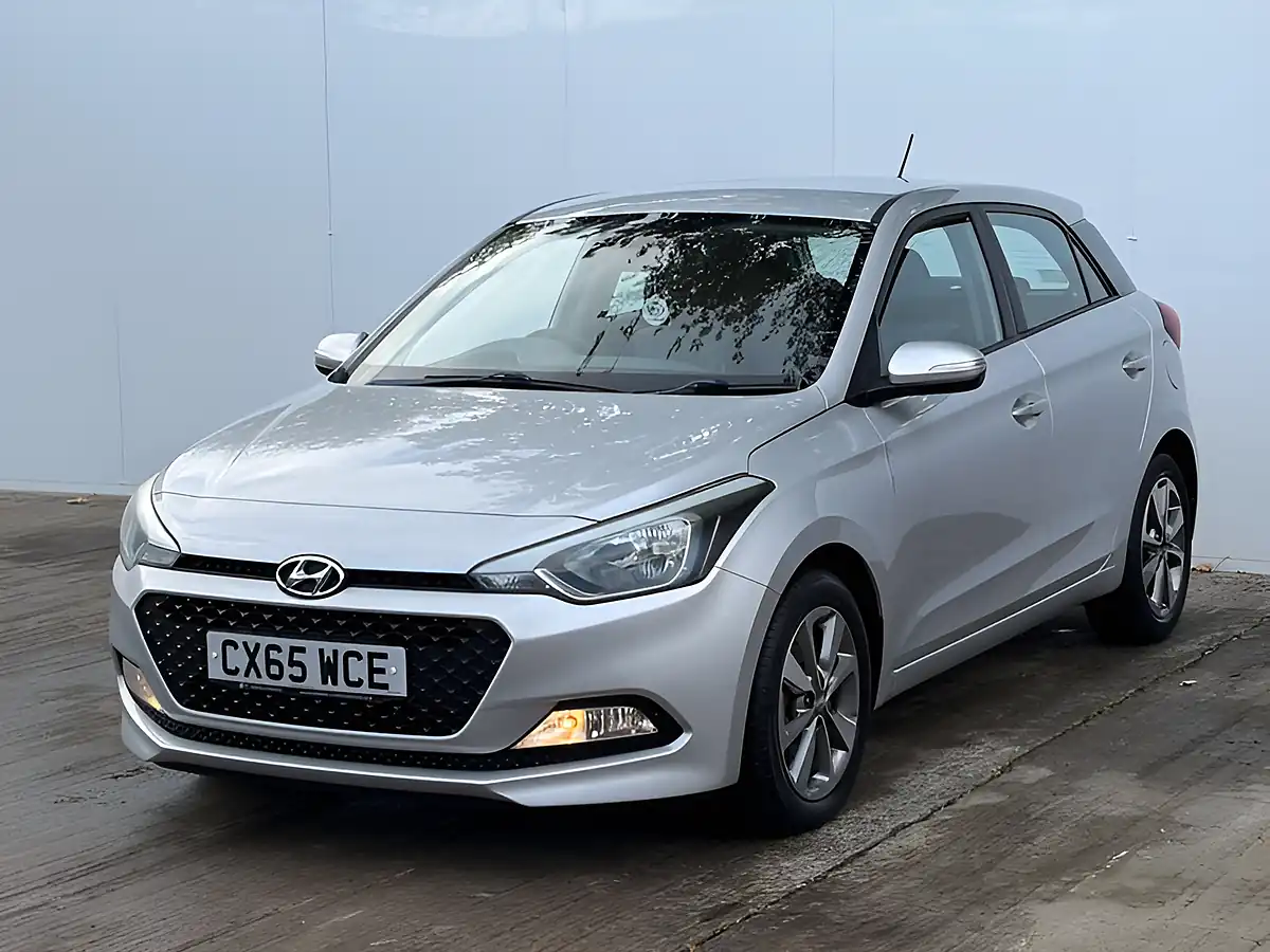 Used 2015 Hyundai i20 Se Sleek Silver - Interior and Exterior details 14