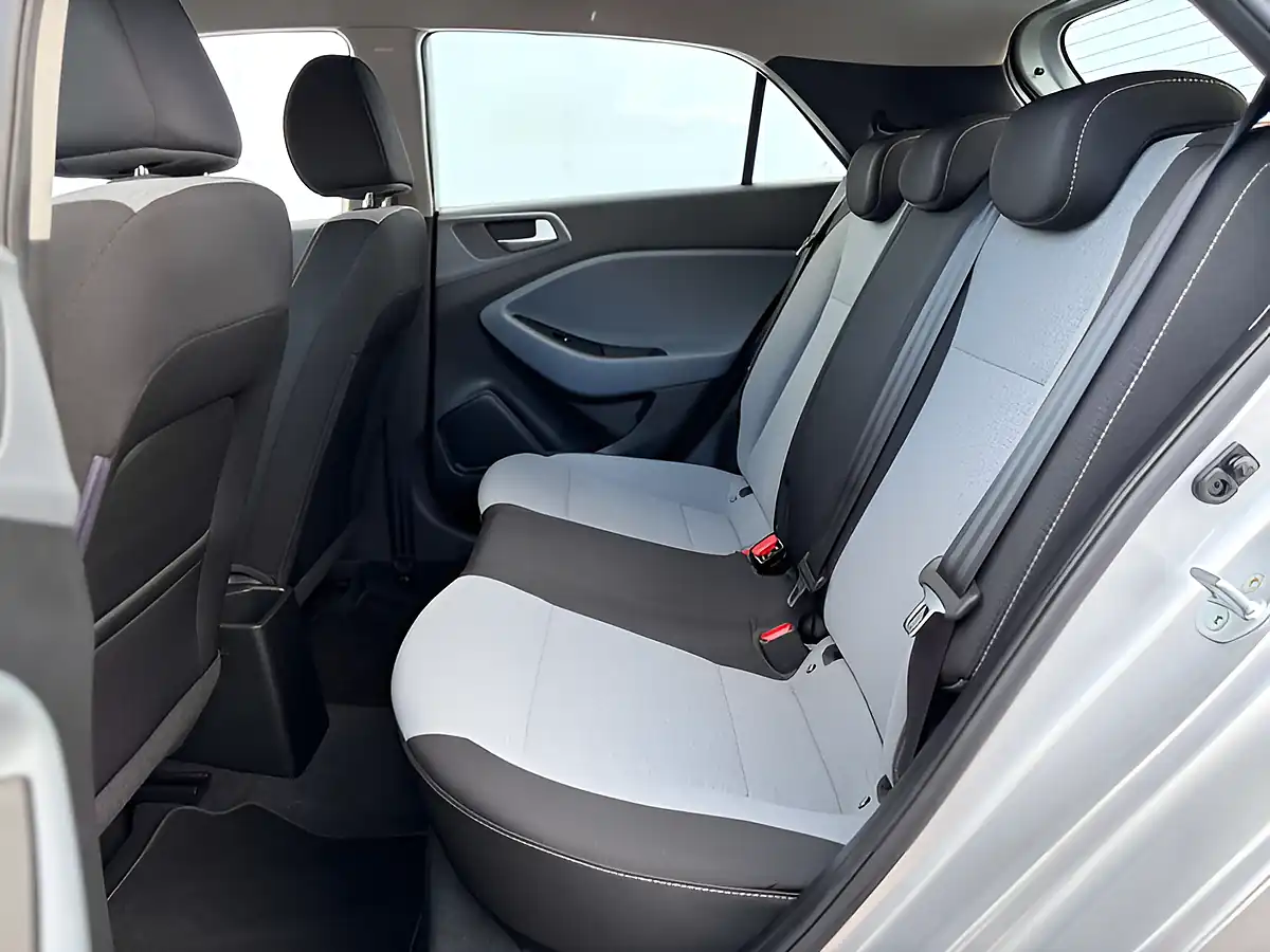 Used 2015 Hyundai i20 Se Sleek Silver - Interior and Exterior details 19