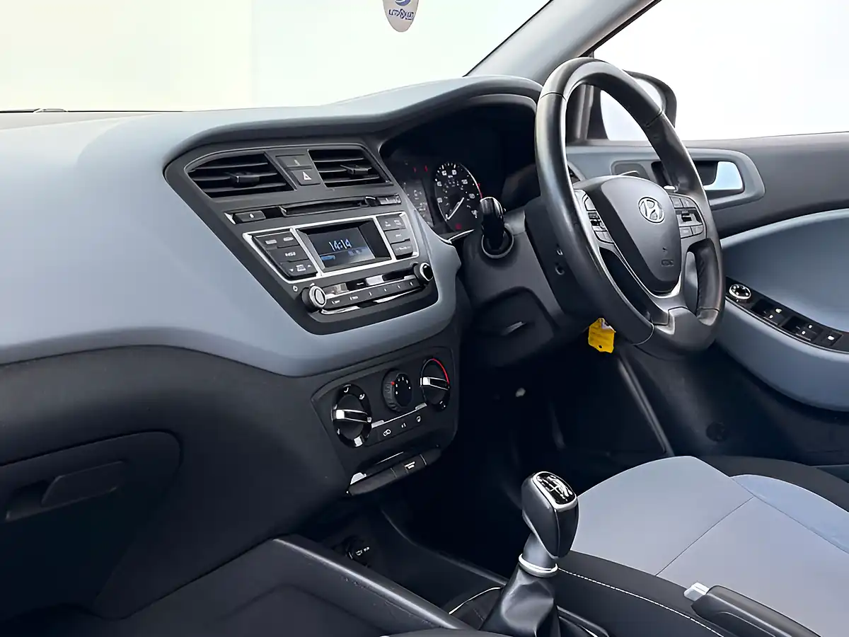 Used 2015 Hyundai i20 Se Sleek Silver - Interior and Exterior details 20