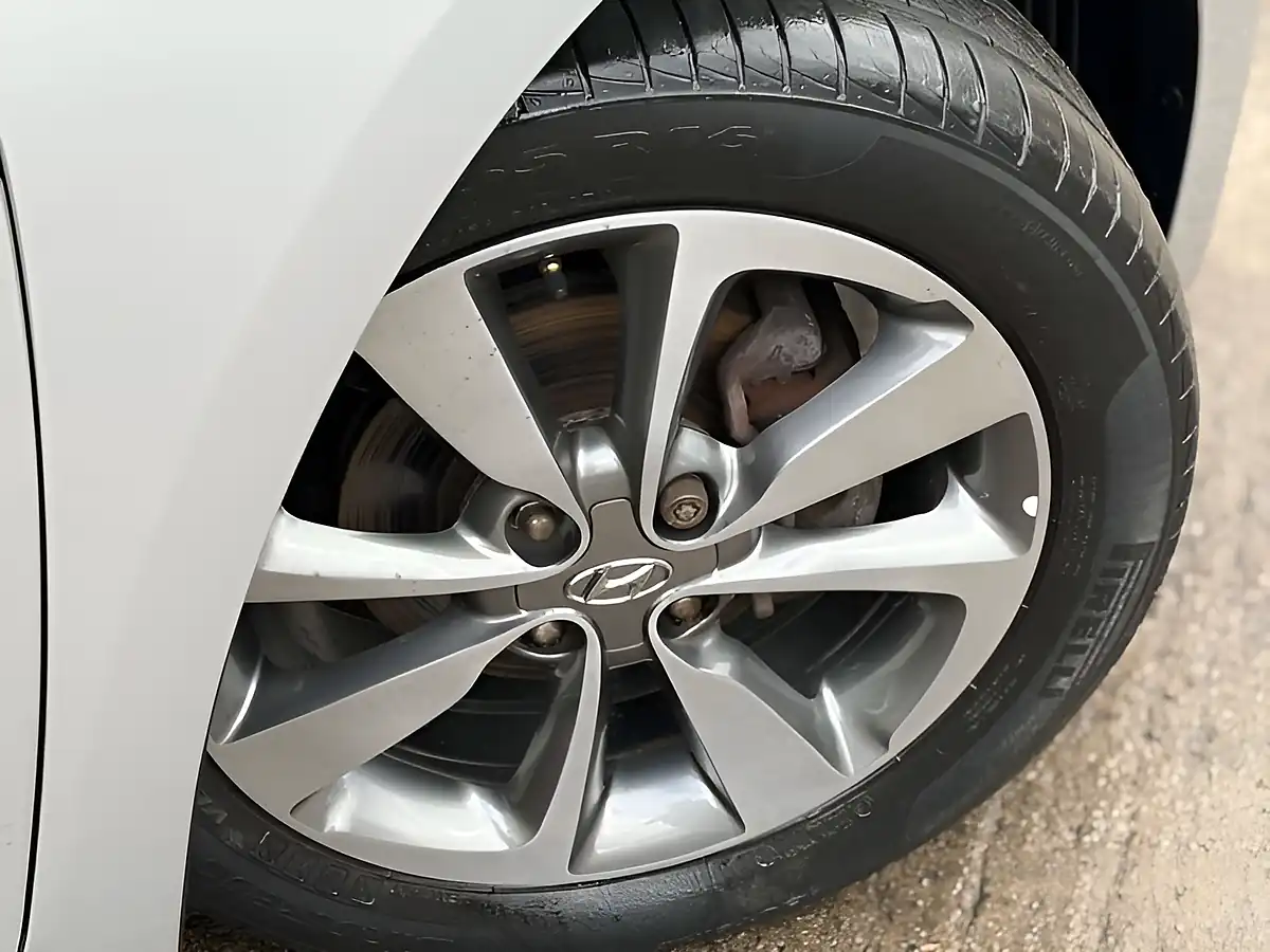 Used 2015 Hyundai i20 Se Sleek Silver - Interior and Exterior details 5