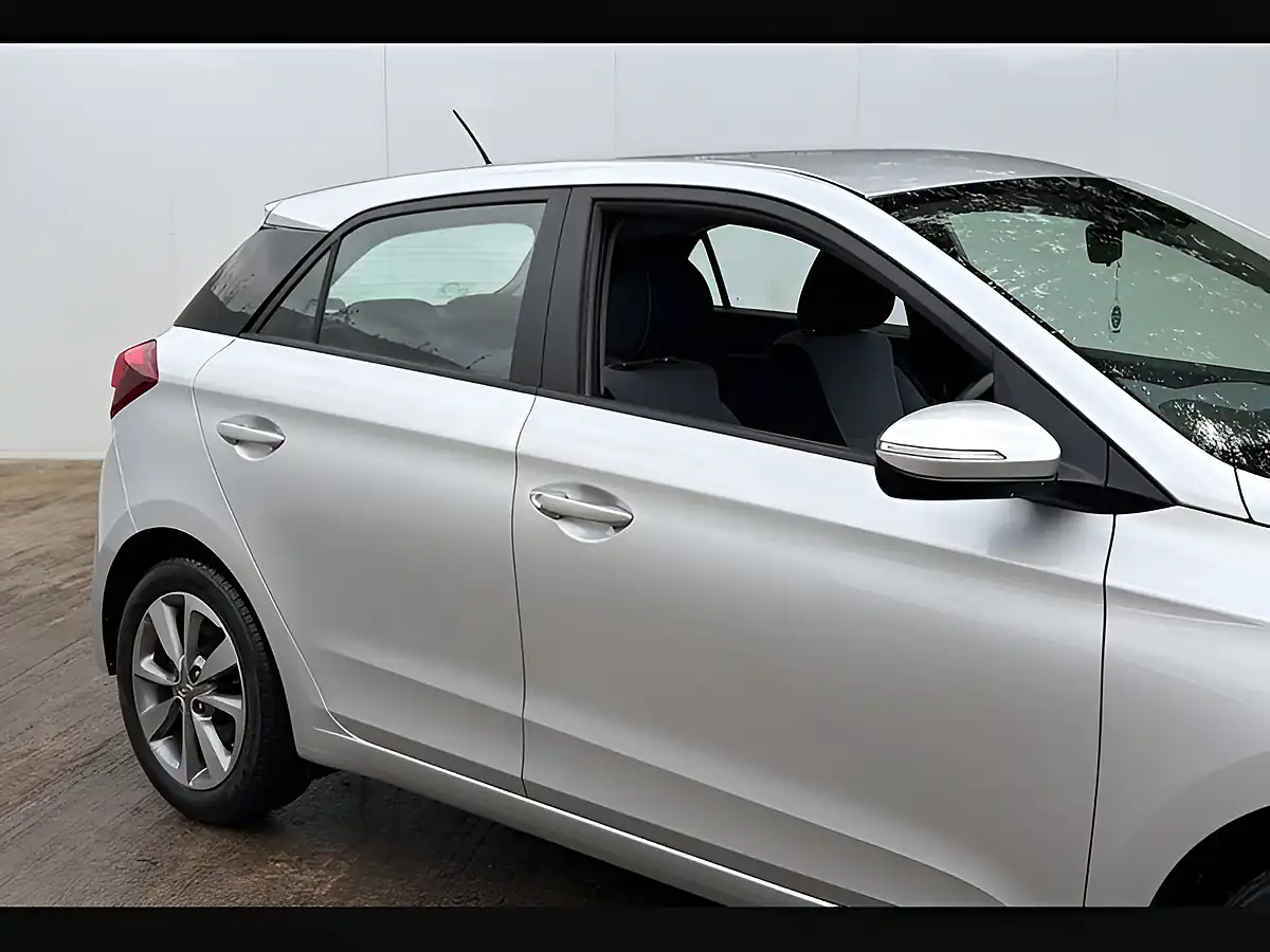 Used 2015 Hyundai i20 Se Sleek Silver - Interior and Exterior details 8